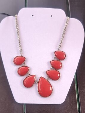 Silver -Tone Coral Teardrop Statement Necklace Set